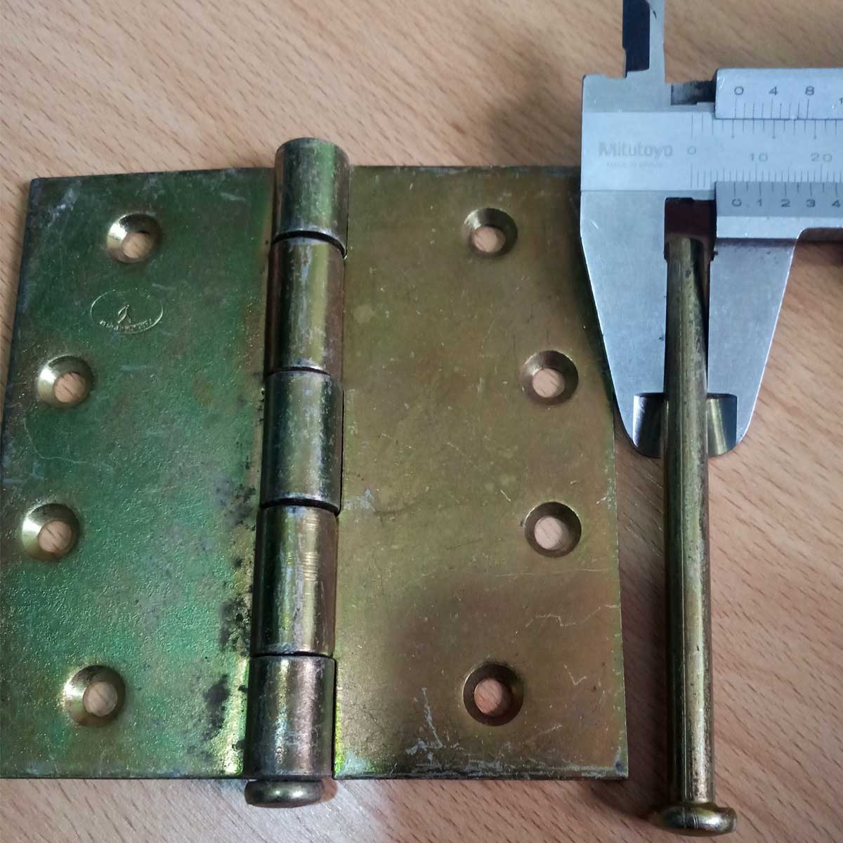 Bisagra Grande Galvanizada para Puerta de Madera Resistente | 4x4