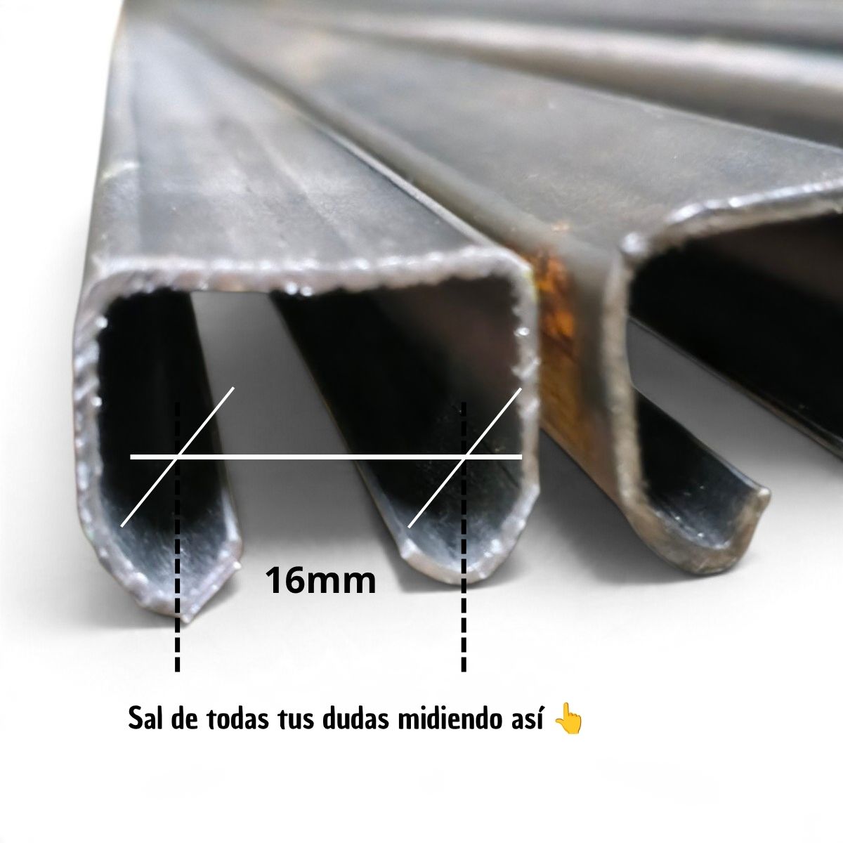 Vista frontal de dos rieles metálicos de 1" con una línea de cota que indica una apertura de ranura de 16 milímetros y el texto informativo 'Sal de todas tus dudas midiendo así'.