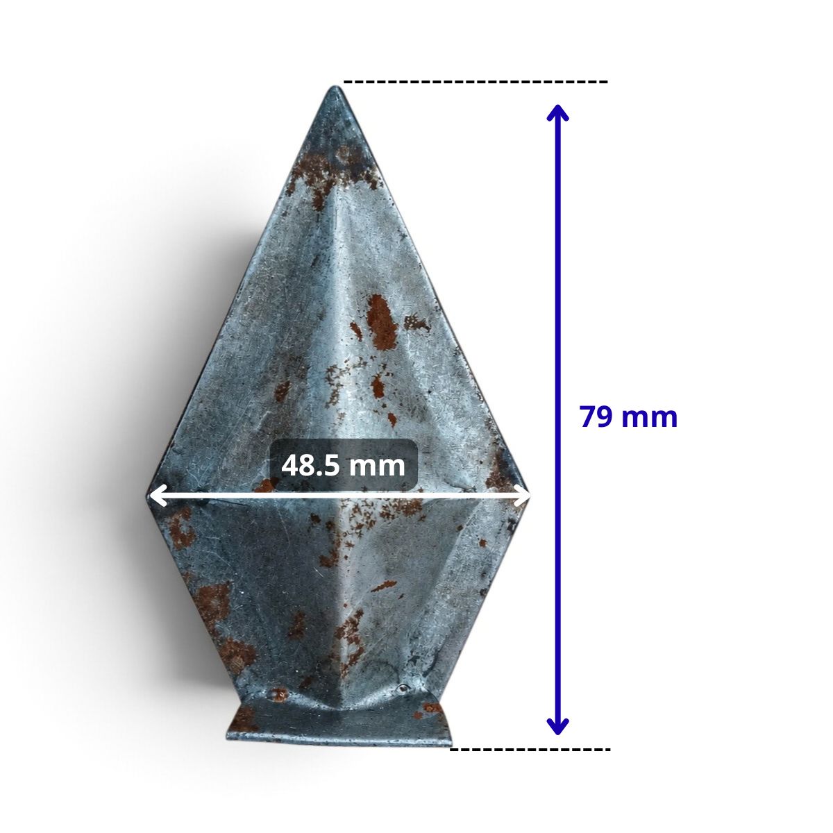 Acotado de la altura (79 mm) y ancho (48.5 mm) de la punta de lanza entamborada con chapa de 0.9 mm de espesor.