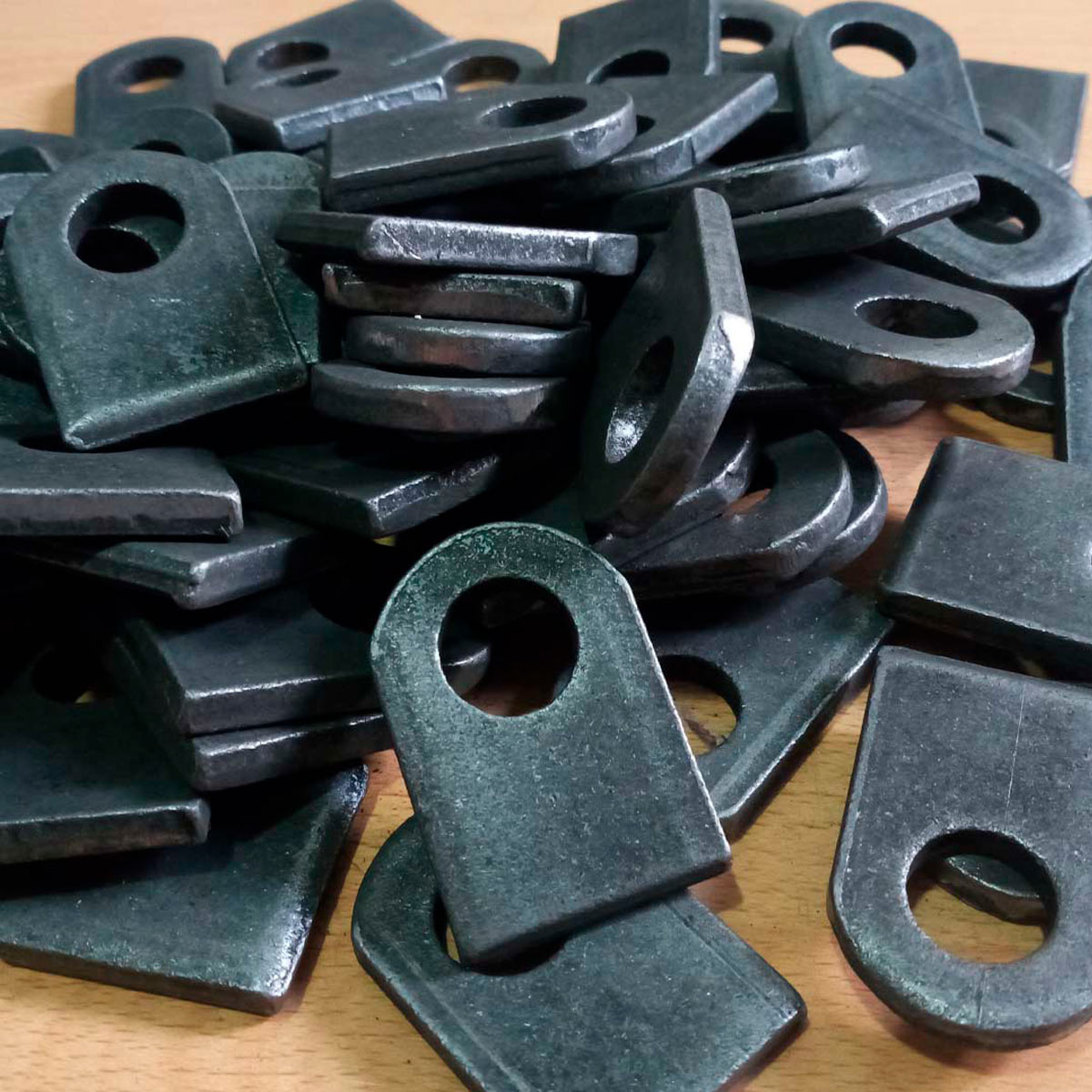 Varias Orejas para Candado de 6mm para Soldar con Orificio de 16mm.