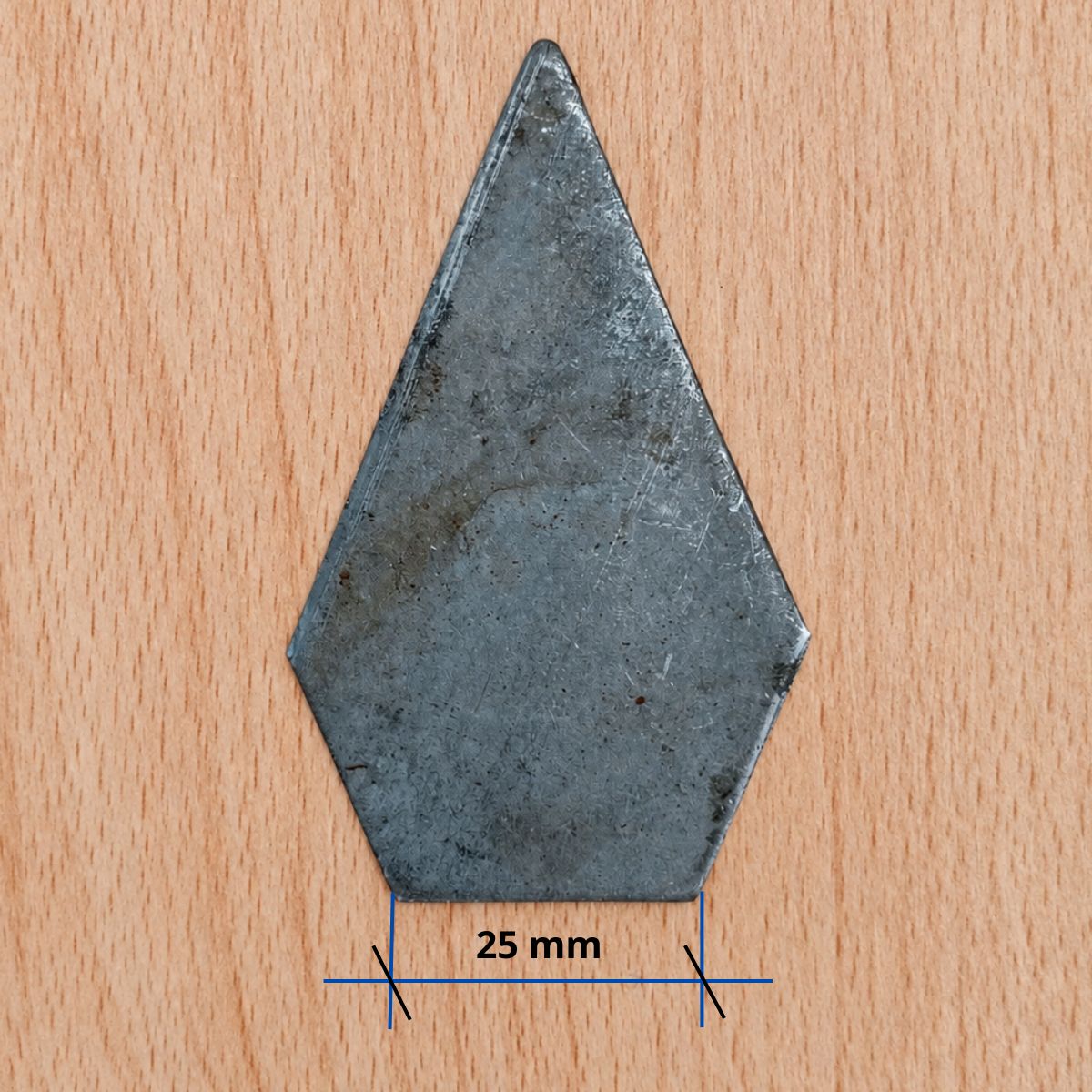 Base de 1 pulgada (25 mm) de la punta de lanza plana ornamental.