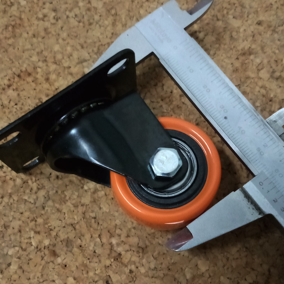 Rueda para cajones de 1 1/2" con base giratoria